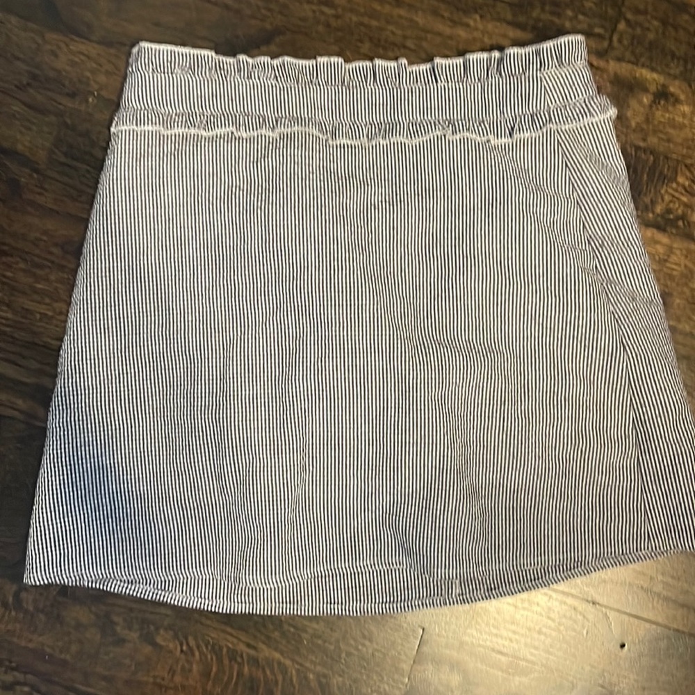 Wild honey size medium mini skirt- black and white